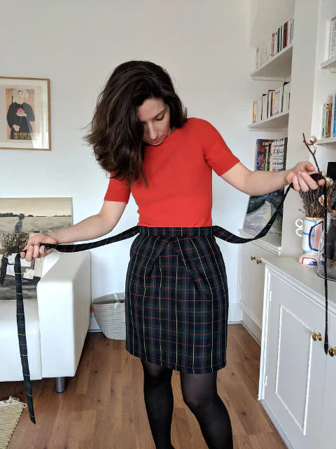 Skirt with ties