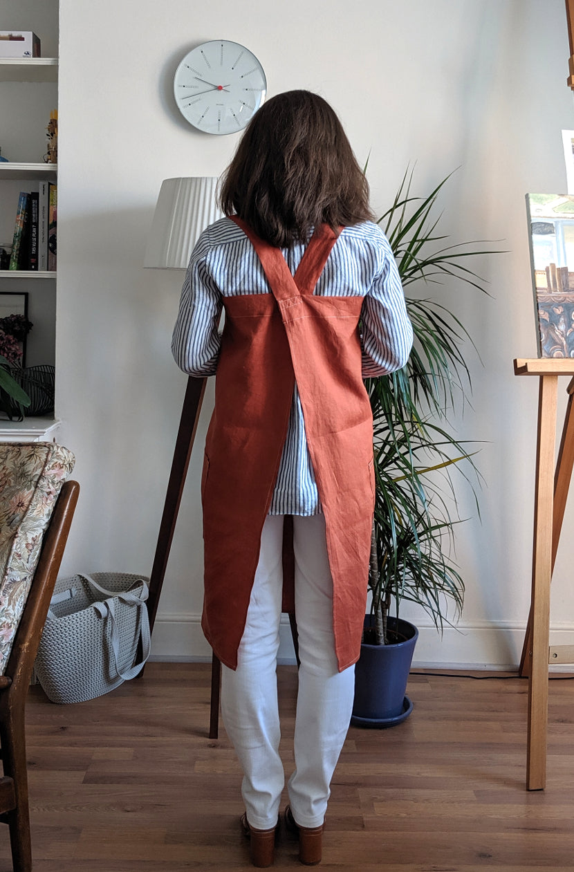 Cross-back apron pattern - DUST